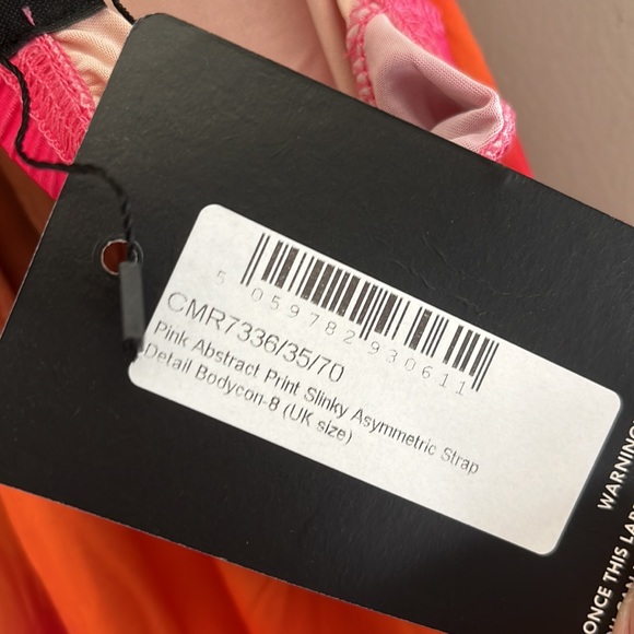 Prettylittlething | Abstract Print Asymmetrical Bodycon Dress - Picture 7 of 8